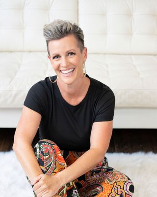 Photo of Stevie Stanford, Psychologist, PhD, EMDR, CSAT