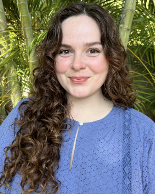 Photo of Kelsey Helland, Pre-Licensed Professional, MS, RMHCI
