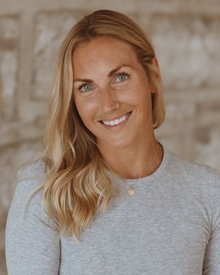 Photo of Elaina Raponi, Registered Psychotherapist (Qualifying), MACP, RPQ