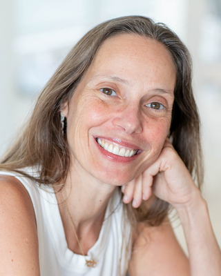 Photo of Debra Benjamin, Marriage & Family Therapist Intern, Esq, RMFTI