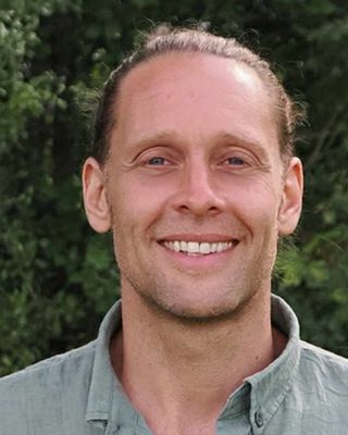Photo of Deva Manley, Psychotherapist, UKCP Trainee