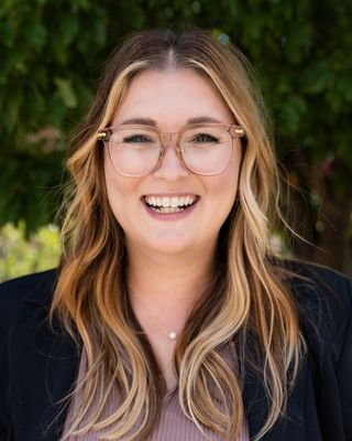Photo of Lauren Manzella, Psychiatric Nurse Practitioner, MSN, PMHNP-