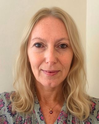 Photo of Emma Irwin, Psychotherapist, DCounsPsych, MBACP