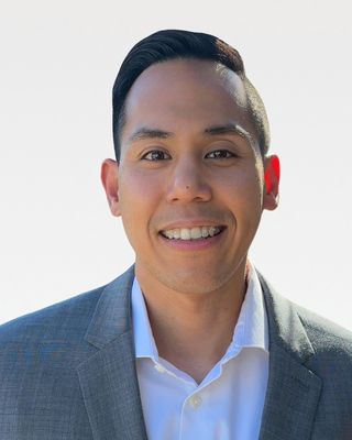 Photo of Rey Manalese, Psychiatric Nurse Practitioner, PMHNP