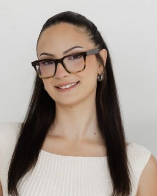 Photo of Cassandra DeLorenzis, Registered Psychotherapist (Qualifying)