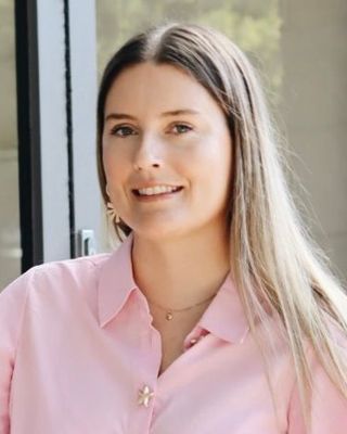 Photo of Isabella Loxton, Psychologist, MA, PsyBA General