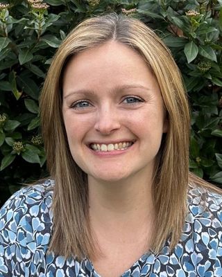 Photo of Dr Lauren Young, Psychotherapist, MSc, MBABCP