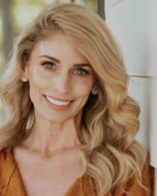 Photo of Kelley Johnson, Clinical Social Work/Therapist, MSW, LCSW, CCHt, CSTIP