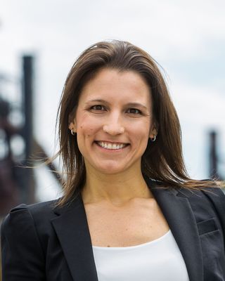 Photo of Elizabeth Zhe, Psychologist, PsyD