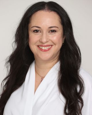 Photo of Shadia McAnally, LMSW