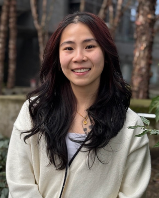 Photo of Lisa J Huang, Pre-Licensed Professional