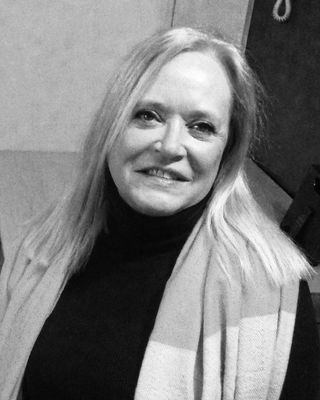 Photo of Josephine Murray smith, Psychotherapist, MSc, MUKCP