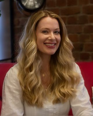 Photo of Fleur Cummings, Psychotherapist, UKCP Trainee