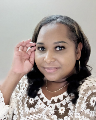 Photo of Veona Sinanon, Psychiatric Nurse Practitioner, PMHNP