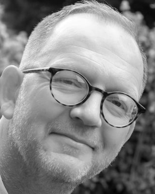 Photo of Steven JD Molyneux, Psychotherapist, MSc, MBACP Accred