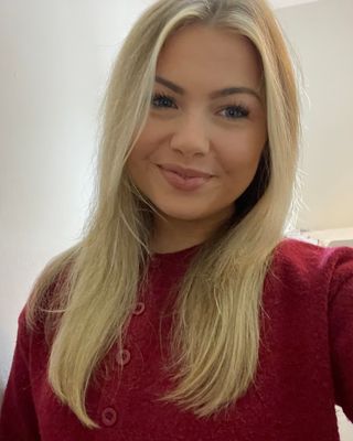 Photo of Chelsea Newsome, Psychotherapist, MA, MBACP