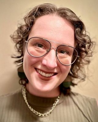 Photo of Laura Shearer, Art Therapist, MA, LMCHA