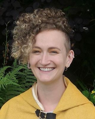 Photo of Anna Settle, MA, MBACP Accred, Psychotherapist