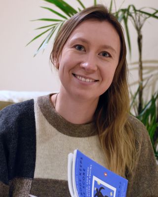 Photo of Sarah de la Roche, Registered Psychotherapist (Qualifying), MACP, BCompSc