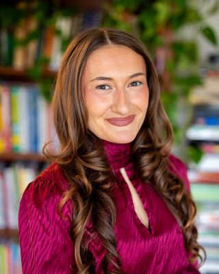 Photo of Cecelia Bueno, Marriage & Family Therapist Associate, MA, AMFT, APCC