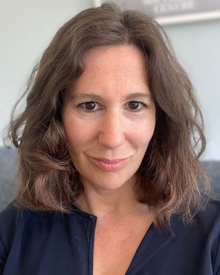 Photo of Femke Stokes, Psychotherapist, PhD, MBACP Accred
