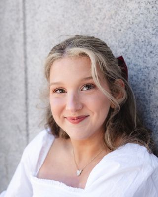 Photo of Julia Beron, Clinical Social Work/Therapist, LCSWA