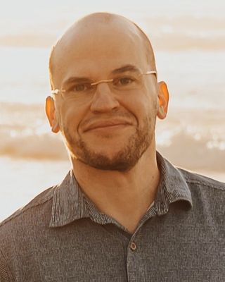 Photo of Dr. Alex Lapinski, Psychologist, PsyD, MSW