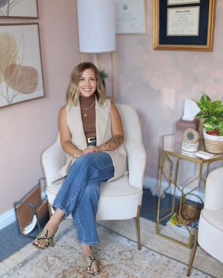 Photo of Amy Alves - Mind. Body. PowHER., LLC, Clinical Social Work/Therapist, LICSW