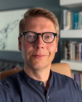 Photo of Dr Oliver Klott, Psychotherapist, PsychD, ACP