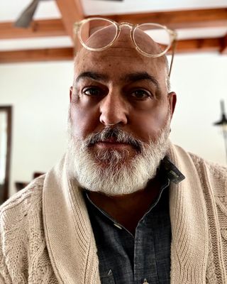 Photo of Llewelyn ‘Roen’ Prowe, Pre-Licensed Professional, MA