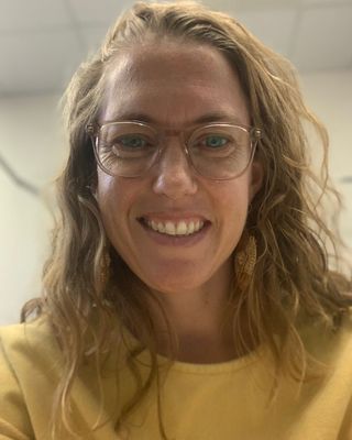 Photo of Dr Kerri Thomas, Psychologist, PhD, PsyBA - Clin. Psych