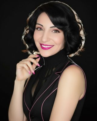 Photo of Jes Thickson, Counsellor, MPCC, CTIC