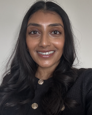 Photo of Dr Hetashi Bawa, Psychologist, PsychD, HCPC - Clin. Psych.