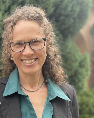 Photo of Alyson Hicks, Psychologist, MPsych, PsyBA - Clin. Psych