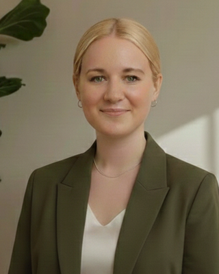 Photo of Lisa Koppl, Psychotherapist, MSc, MBABCP