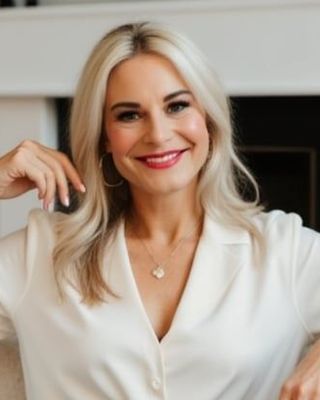 Photo of Dr. Erin Oksol, Psychologist, PhD