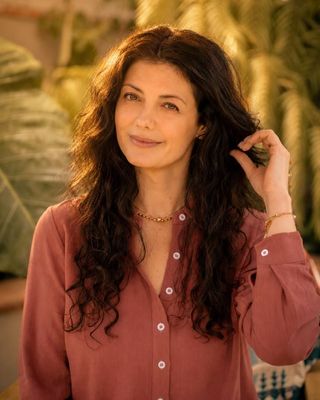 Photo of Aline Inocencio, Marriage & Family Therapist, MA, LMFT, KAP