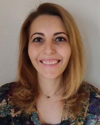 Photo of Dr Bahar Felton, Psychologist, DCounsPsych, HCPC - Couns. Psych.