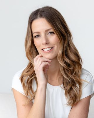 Photo of Jen Rawson, Registered Provisional Psychologist, MACP, RD