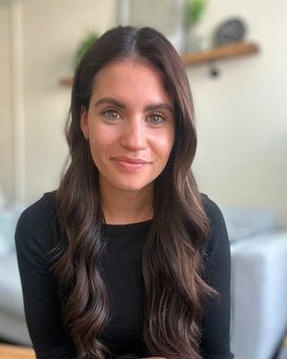Photo of Ella Hillyer, Psychotherapist, MBACP