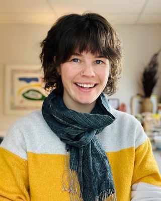 Photo of Jillian DeVries, Art Therapist