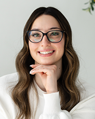 Photo of Andreea Mota, Registered Psychotherapist (Qualifying)