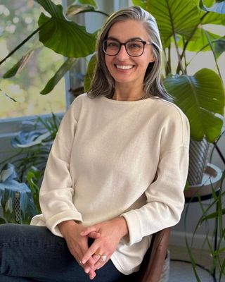 Photo of Dr. Anahid Oungoulian, Psychologist, PsyD