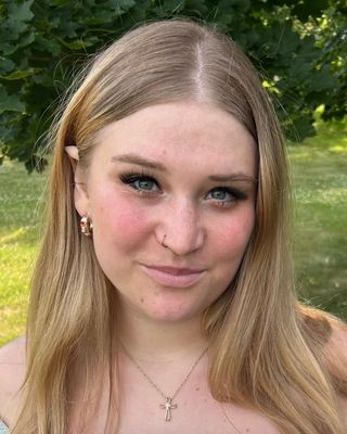 Photo of Holly E Heinsohn, Pre-Licensed Professional