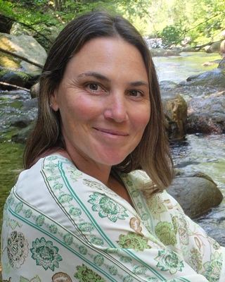 Vickie With Mountains McCuen, Registered Psychotherapist, Rutland, VT, 05701