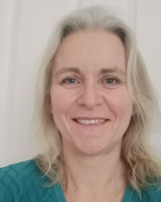 Photo of Johanna McDermott, Counsellor, MBACP