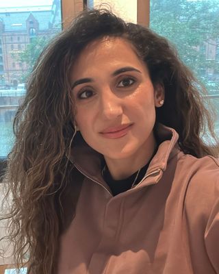 Photo of Neusha Pirouzi, Psychotherapist, MSc, MBACP