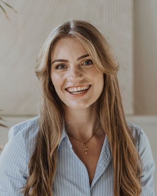 Photo of Angela Gallo, Pre-Licensed Professional, BAHons, MSW