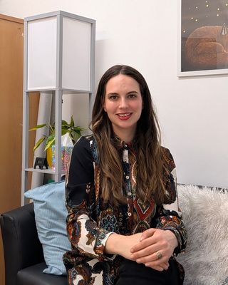 Photo of Amy George Hoadley, Counsellor, MNCPS Acc.