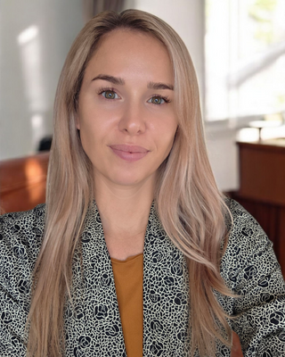 Photo of Erica Simanonok - Erica Simanonok │ Anxiety Therapist, Clinical Social Work/Therapist, MA, LCSW, PPSC
